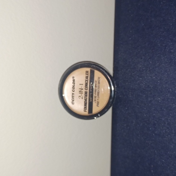 Makeup Assortment - Picture 5 of 8